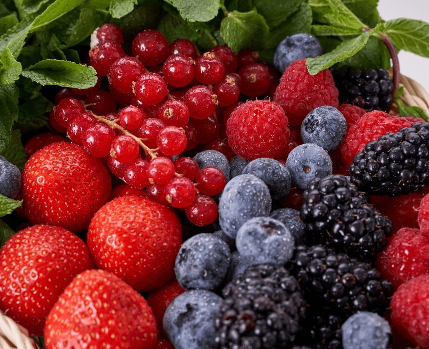 Các loại quả mọng, cherry và lựu y có thể tăng cường sức khỏe tổng thể ở nam giới, bao gồm cả nội tiết tố