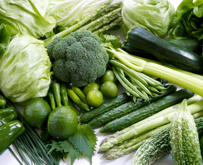 Rau xanh và trái cây là nguồn cung cấp dồi dào vitamin, khoáng chất và các chất xơ thiết yếu cho cơ thể, giúp tăng cường hệ miễn dịch và bảo vệ cơ thể khỏi các bệnh tật