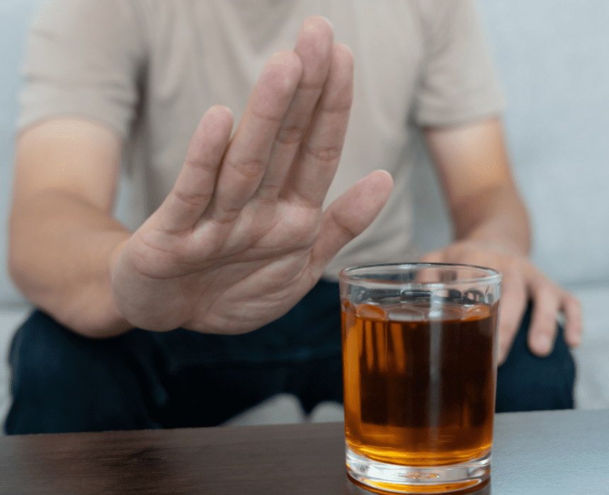 uống rượu quá độ có tác động tiêu cực đến tâm sinh lý, làm giảm khả năng đáp ứng tình dục