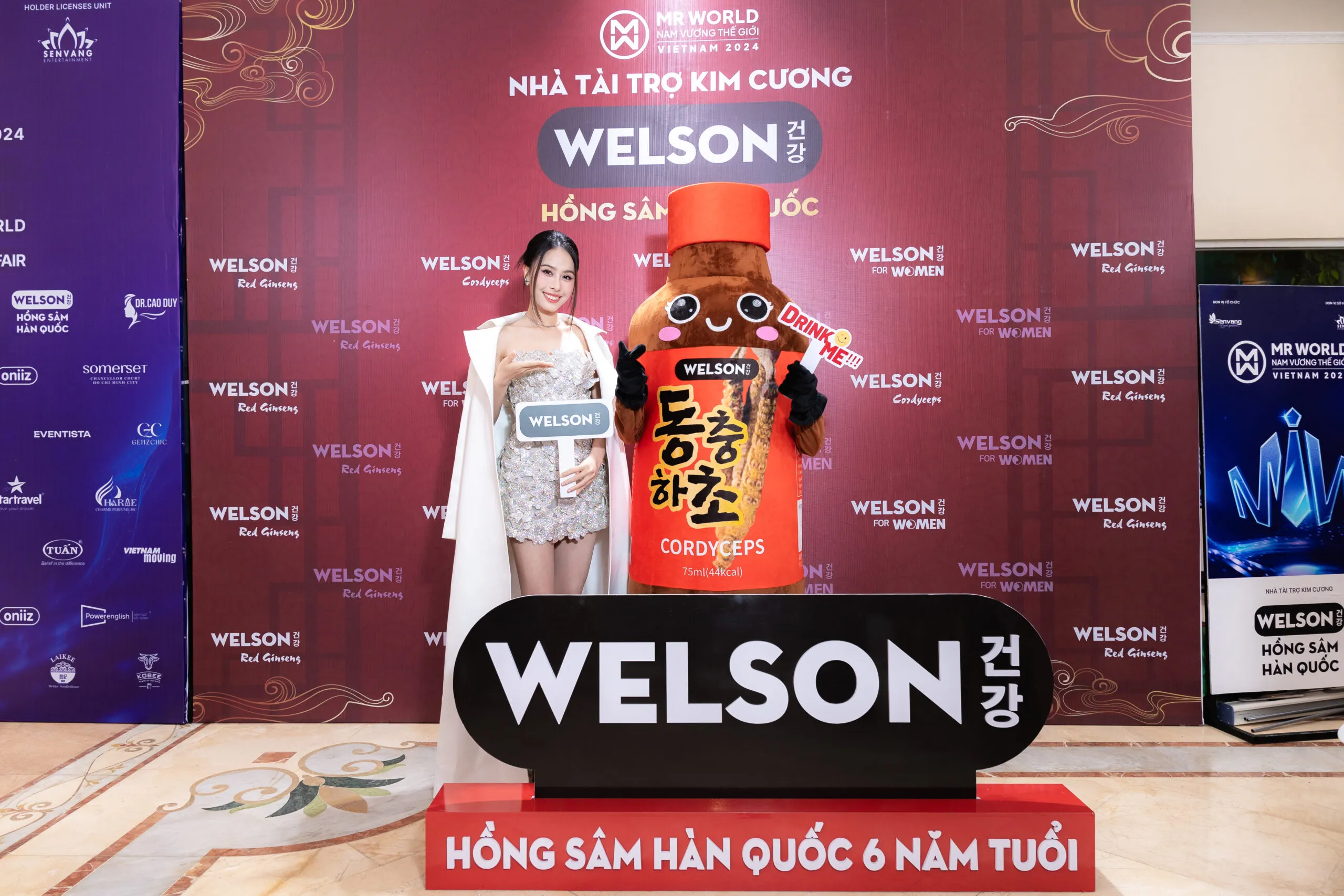 Á hậu Ngọc Hằng diện bộ đầm sang trọng lộng lẫy trong buổi họp báo