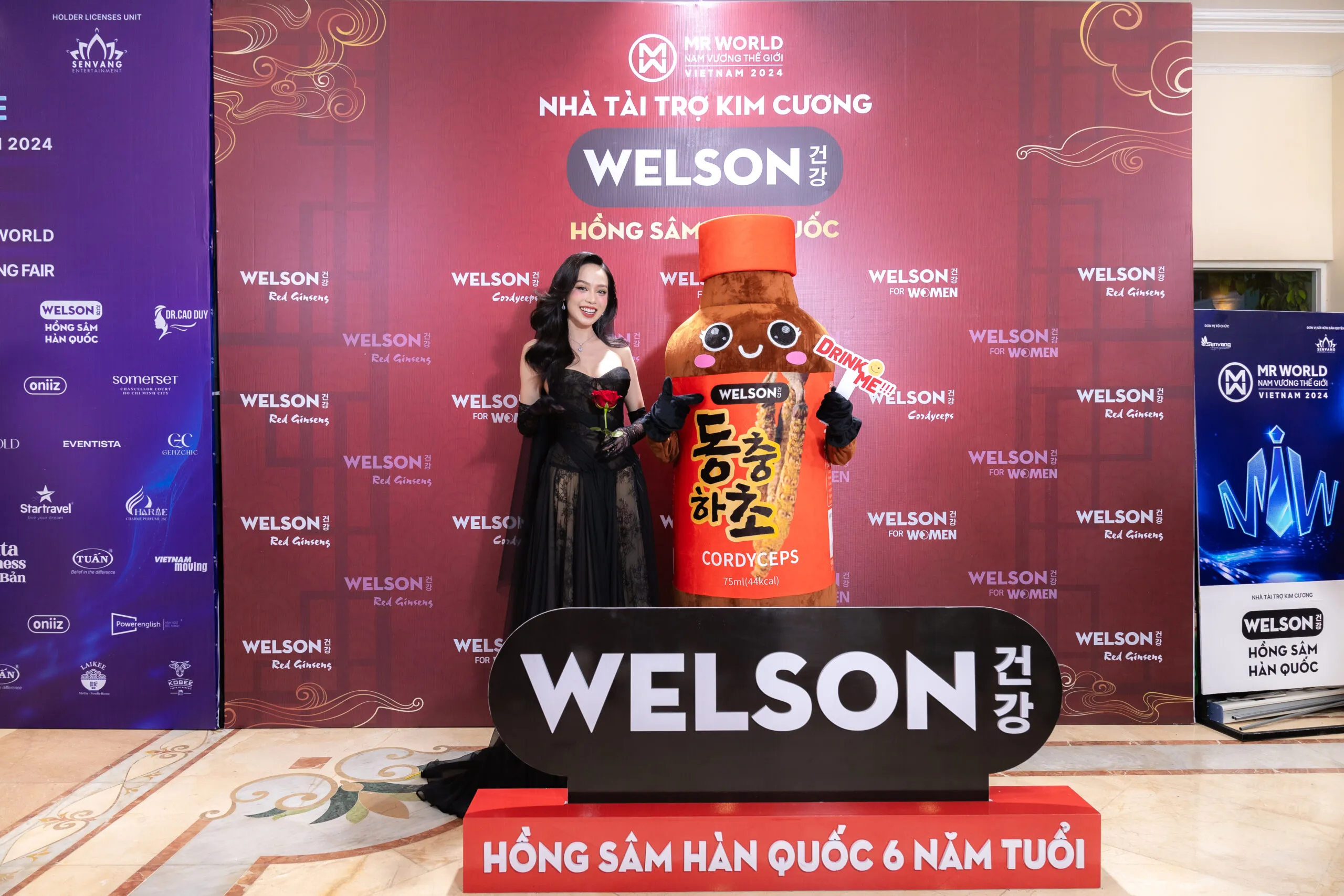 Hoa Hậu Thanh Thủy cùng bộ đồ bí ẩn có mặt tại Welson