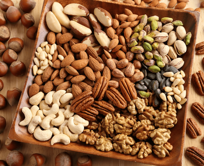 Các loại hạt khác nhau sẽ có thêm các chất dinh dưỡng giúp bảo vệ sức khỏe tim mạch theo những cách khác
