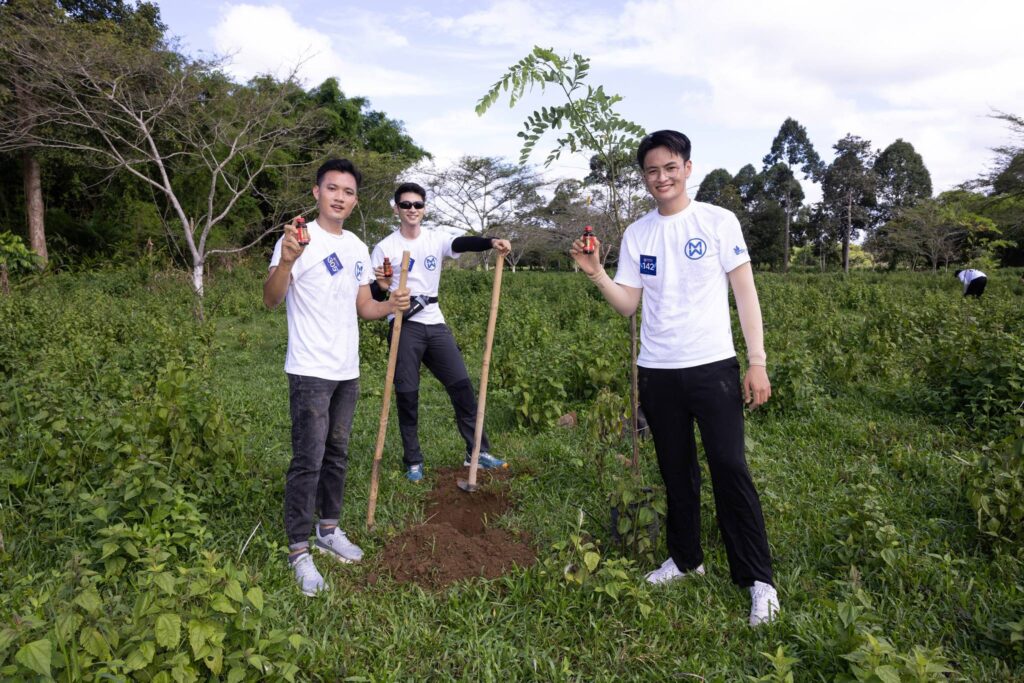 Trung Nguyên, Tuấn Ngọc và Việt Nhật tích cực trồng cây 