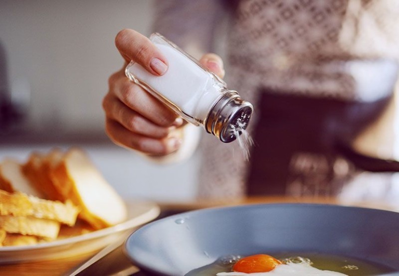 Những Thực Phẩm Cần Hạn Chế hoặc Tránh Hoàn Toàn