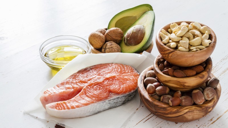 Bổ sung chất béo tốt và vitamin hỗ trợ nội tiết
