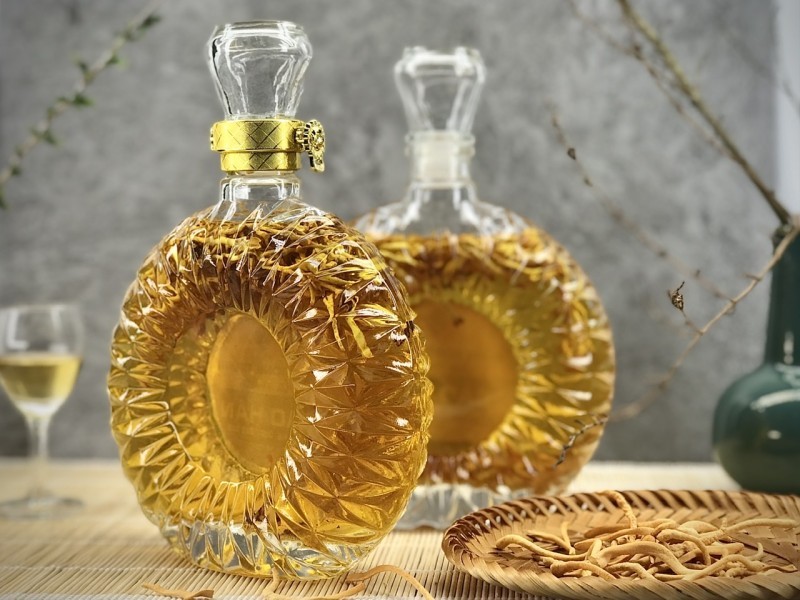 Rượu Đông Trùng Hạ Thảo Giá Bao Nhiêu?