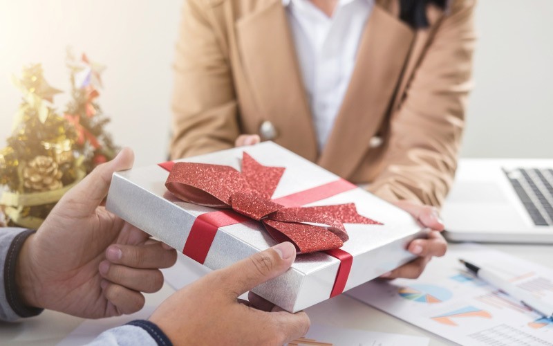 Lưu Ý Khi Chọn Quà Tặng Sức Khỏe Cho Sếp